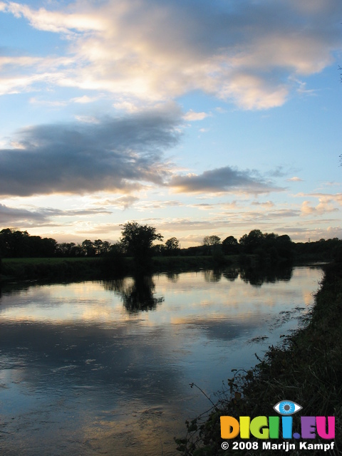 24157 Sunset over river Suir